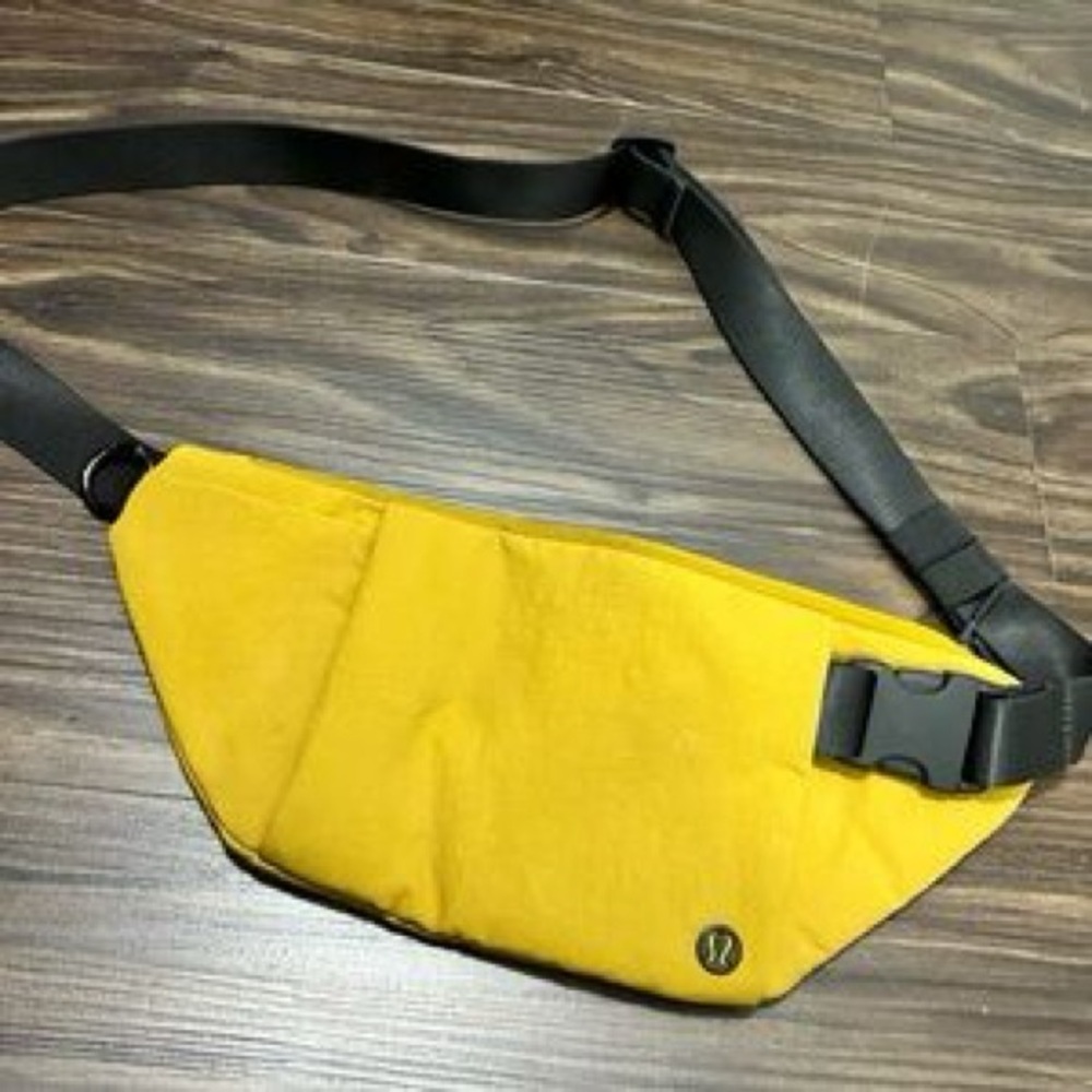 Lululemon multi pocket ergonomic Belt Bag